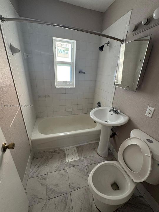 В аренду: $1,750 (2 спален, 1 ванн, 930 Квадратных фут)