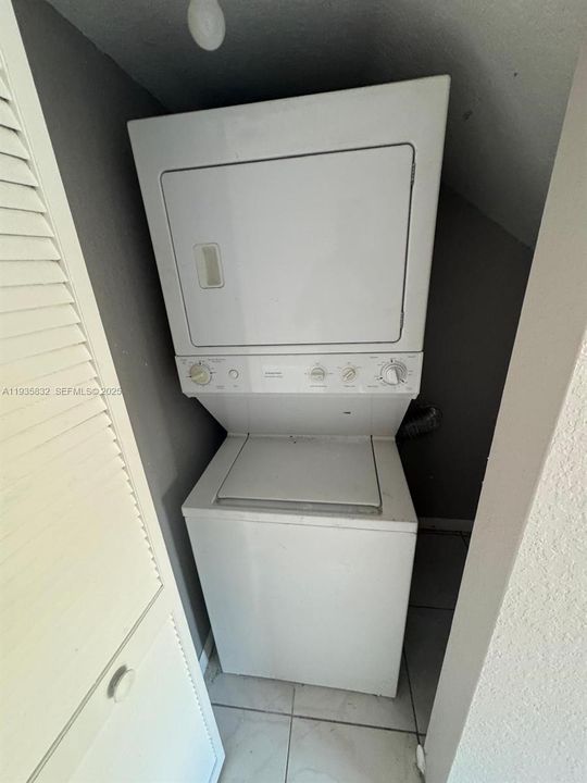 В аренду: $1,750 (2 спален, 1 ванн, 930 Квадратных фут)