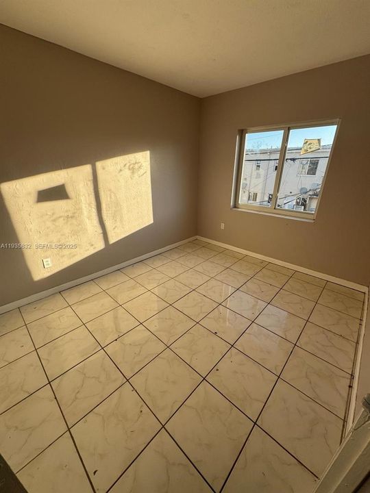 В аренду: $1,750 (2 спален, 1 ванн, 930 Квадратных фут)