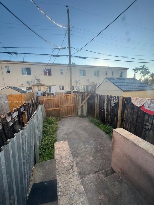 В аренду: $1,750 (2 спален, 1 ванн, 930 Квадратных фут)