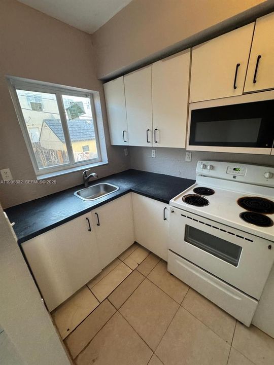 В аренду: $1,750 (2 спален, 1 ванн, 930 Квадратных фут)