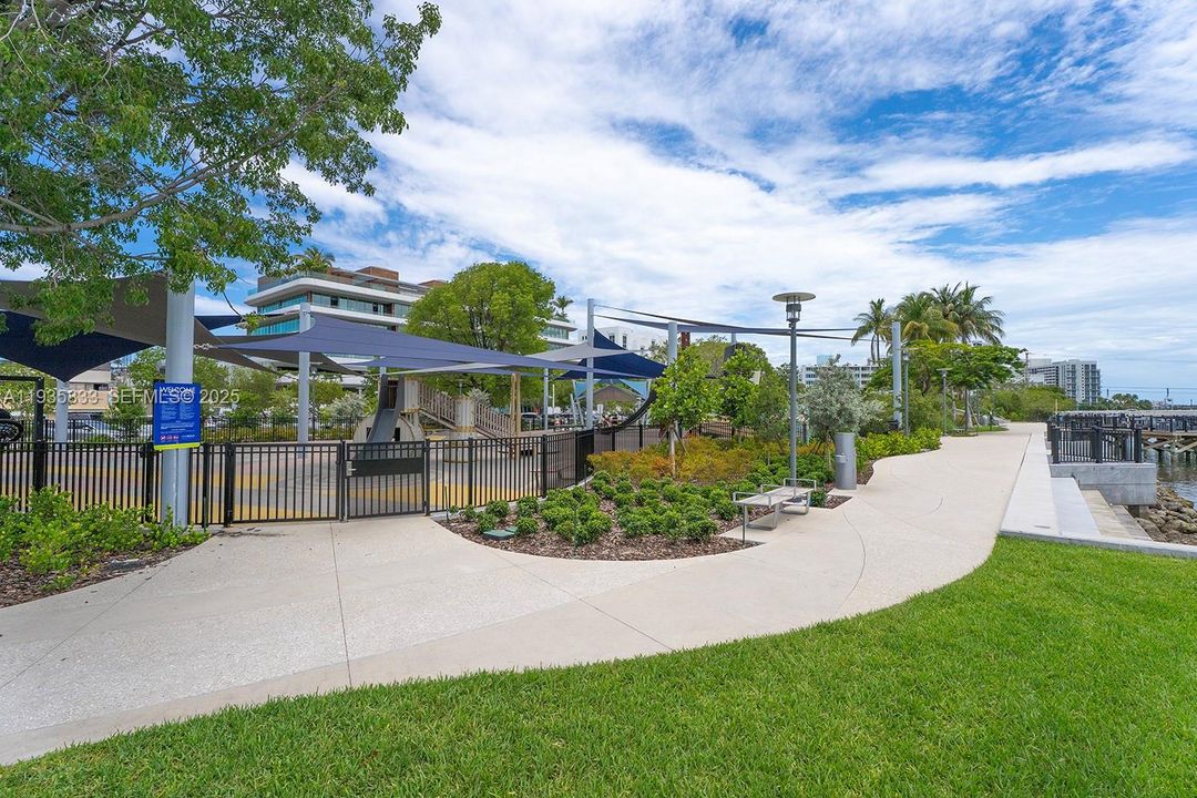 : $570,000 (1 贝兹, 1 浴室, 757 平方英尺)