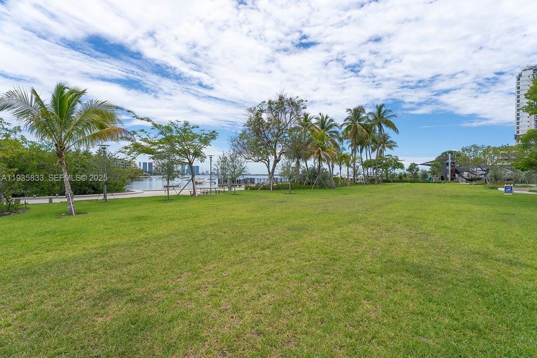 : $570,000 (1 贝兹, 1 浴室, 757 平方英尺)