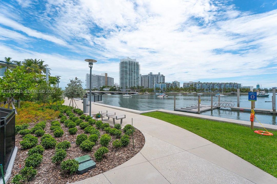 : $570,000 (1 贝兹, 1 浴室, 757 平方英尺)