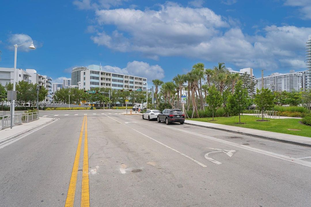 : $570,000 (1 贝兹, 1 浴室, 757 平方英尺)