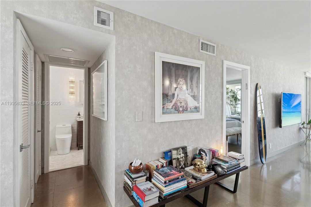 : $570,000 (1 贝兹, 1 浴室, 757 平方英尺)