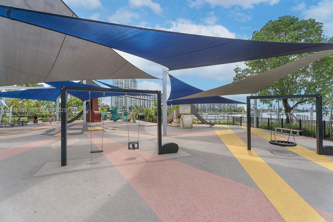 : $570,000 (1 贝兹, 1 浴室, 757 平方英尺)