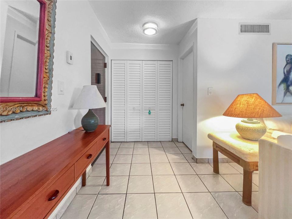 出租: $2,600 (2 贝兹, 2 浴室, 1200 平方英尺)