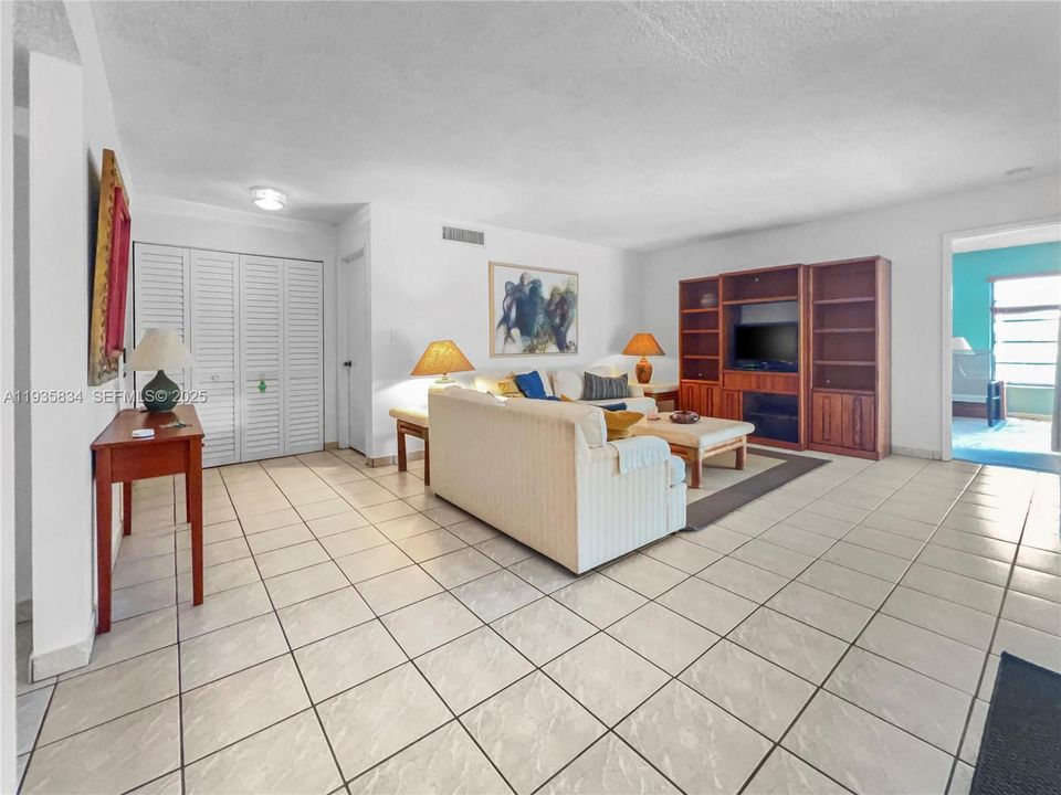 出租: $2,600 (2 贝兹, 2 浴室, 1200 平方英尺)