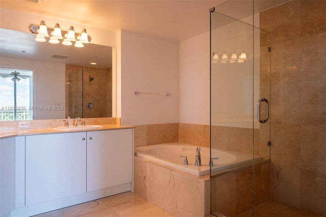 На продажу: $450,000 (2 спален, 2 ванн, 1385 Квадратных фут)