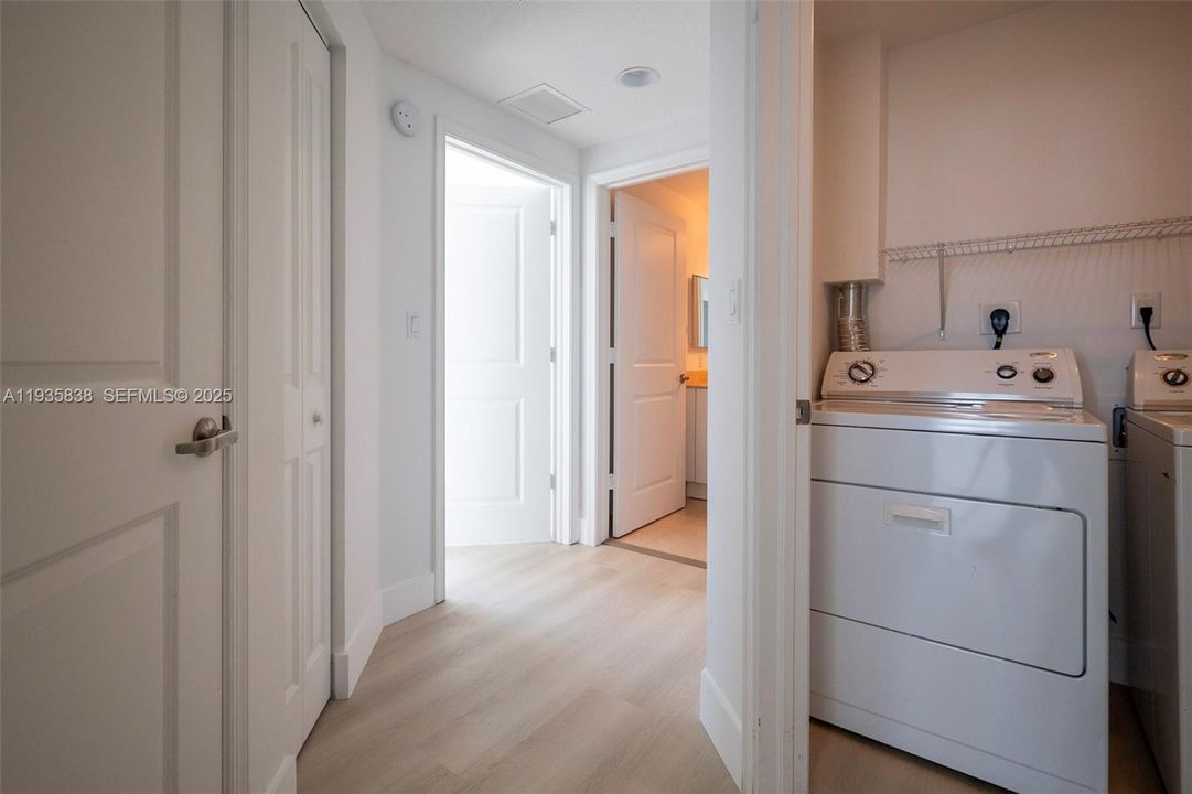 На продажу: $450,000 (2 спален, 2 ванн, 1385 Квадратных фут)