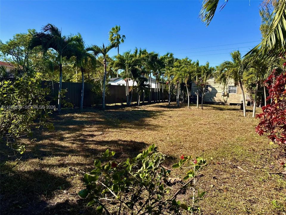 На продажу: $389,000 (2 спален, 1 ванн, 808 Квадратных фут)