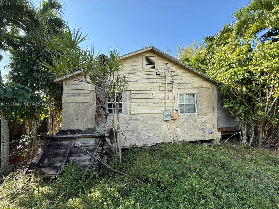 En Venta: $389,000 (0.17 acres)