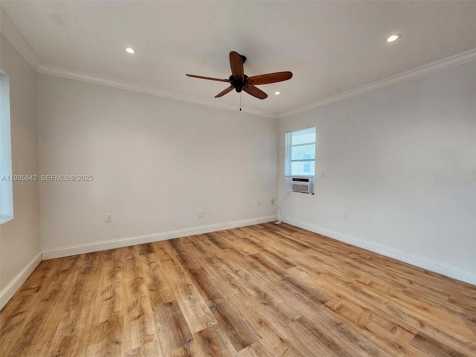 В аренду: $1,950 (0 спален, 1 ванн, 325 Квадратных фут)