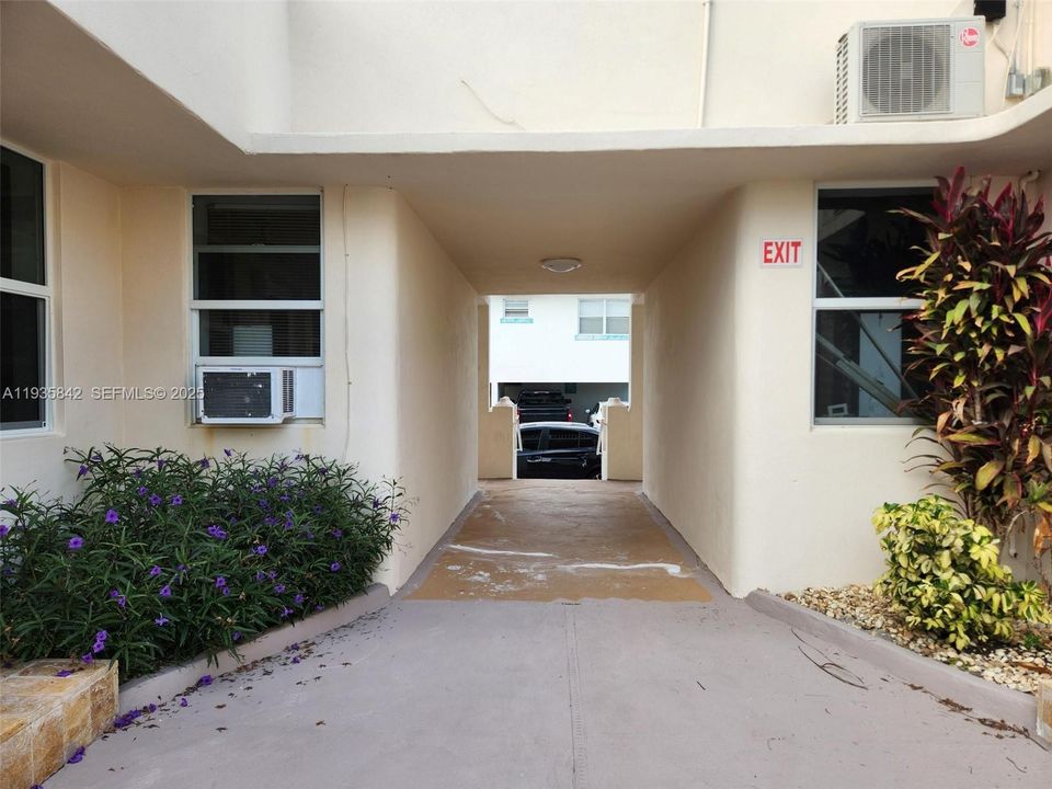 В аренду: $1,950 (0 спален, 1 ванн, 325 Квадратных фут)