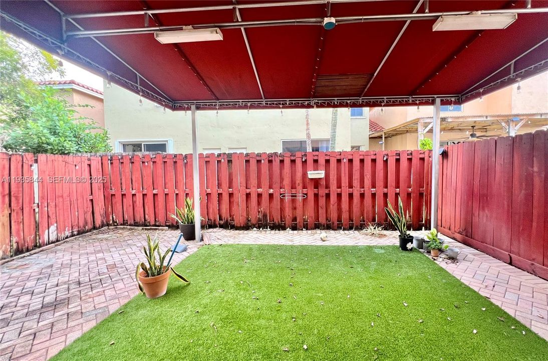 В аренду: $3,700 (3 спален, 2 ванн, 1650 Квадратных фут)