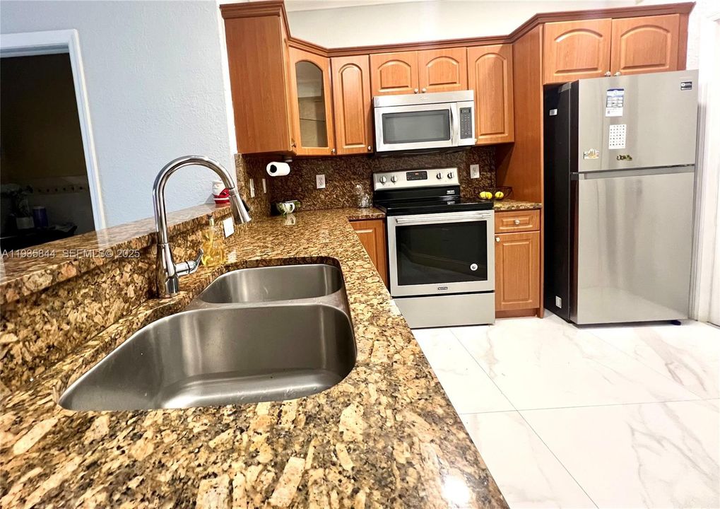 В аренду: $3,700 (3 спален, 2 ванн, 1650 Квадратных фут)