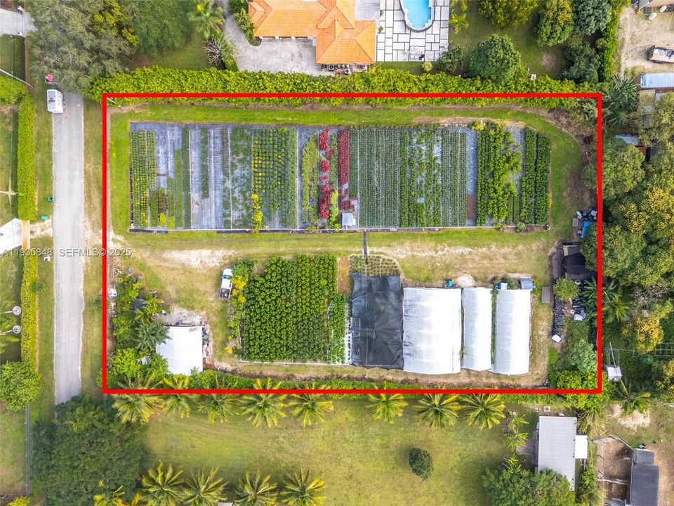 待售: $480,000 (1.26 acres)