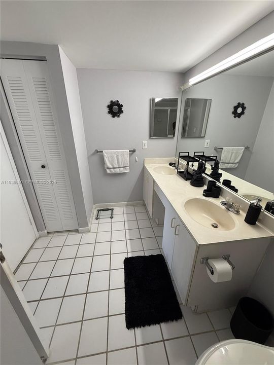 For Sale: $329,000 (2 beds, 2 baths, 1062 Square Feet)