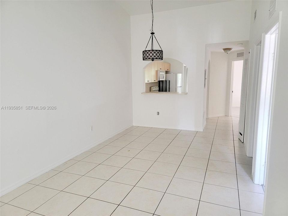 В аренду: $1,600 (2 спален, 2 ванн, 815 Квадратных фут)