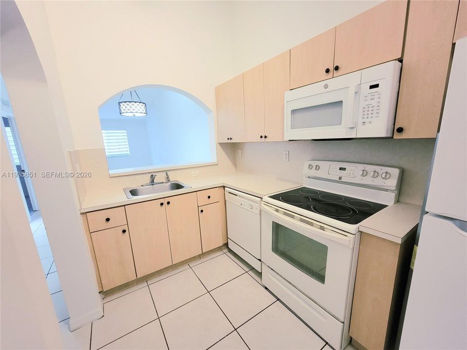 В аренду: $1,600 (2 спален, 2 ванн, 815 Квадратных фут)