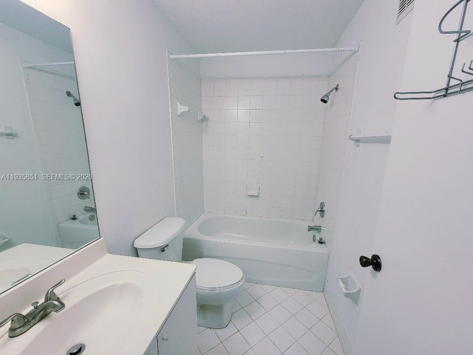 В аренду: $1,600 (2 спален, 2 ванн, 815 Квадратных фут)