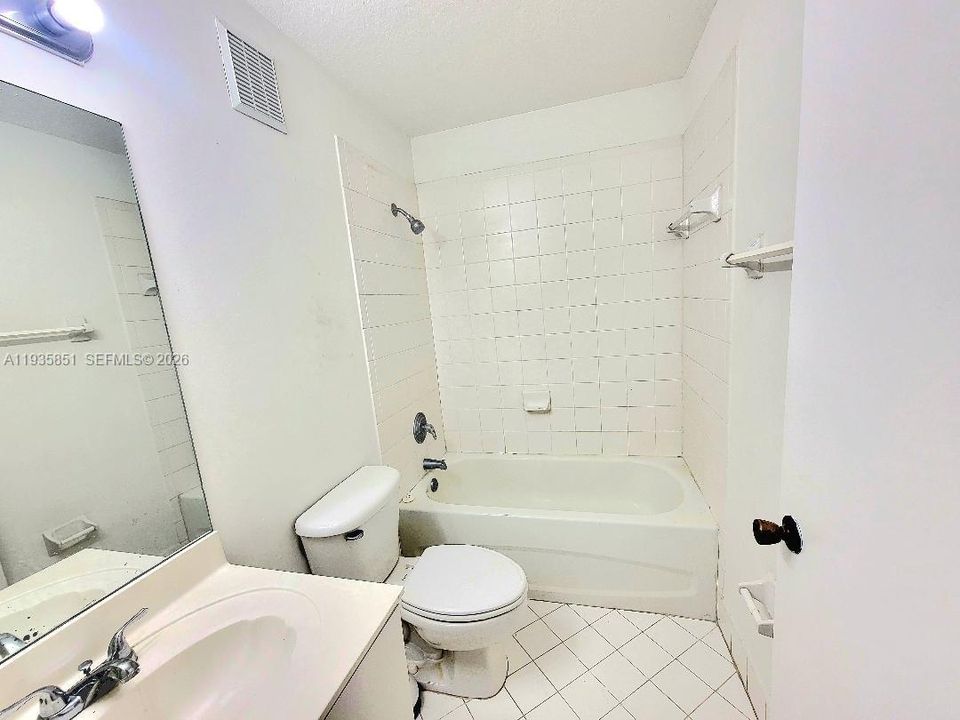 В аренду: $1,600 (2 спален, 2 ванн, 815 Квадратных фут)