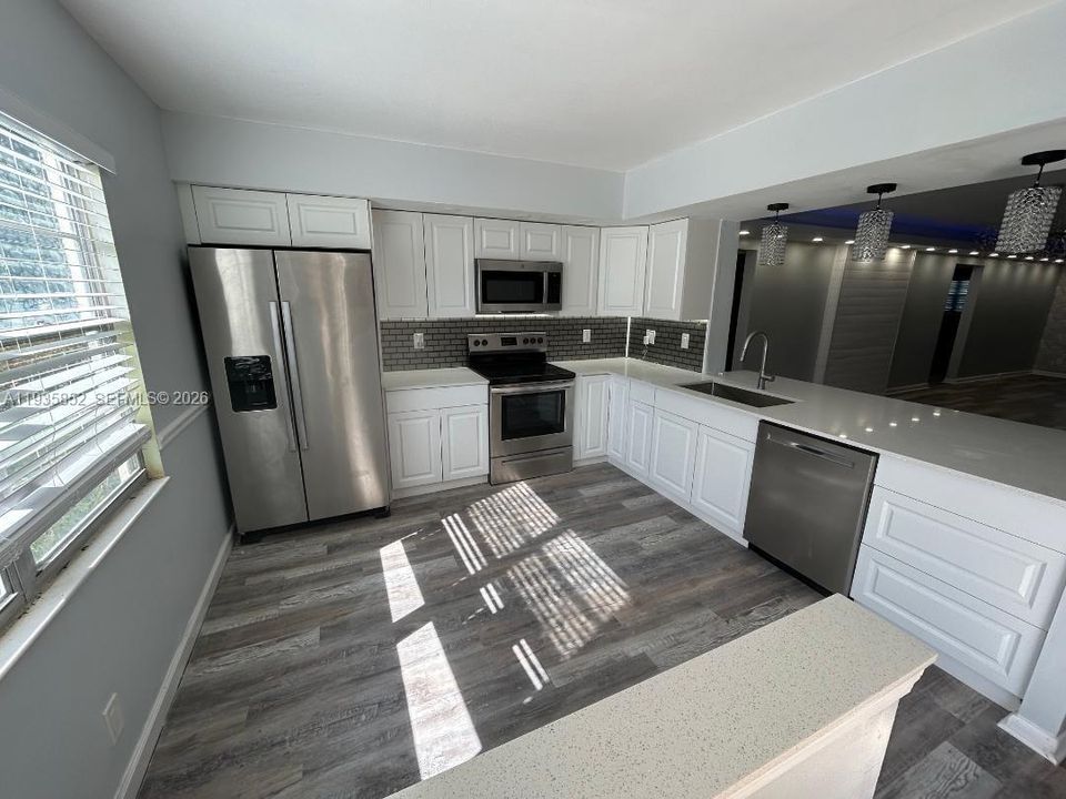 На продажу: $189,000 (2 спален, 2 ванн, 1568 Квадратных фут)