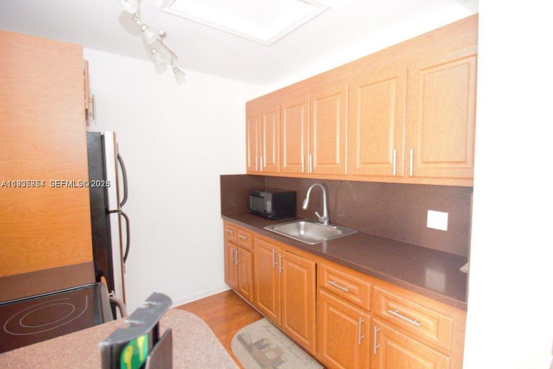 出租: $1,800 (1 贝兹, 1 浴室, 685 平方英尺)