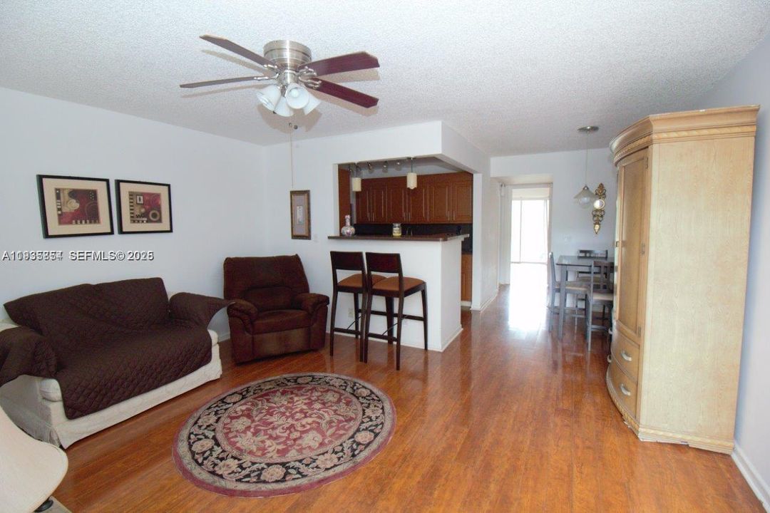 出租: $1,800 (1 贝兹, 1 浴室, 685 平方英尺)