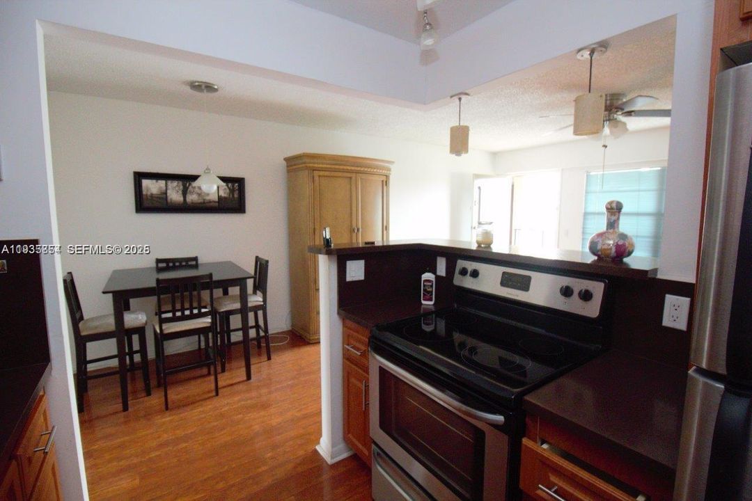 出租: $1,800 (1 贝兹, 1 浴室, 685 平方英尺)