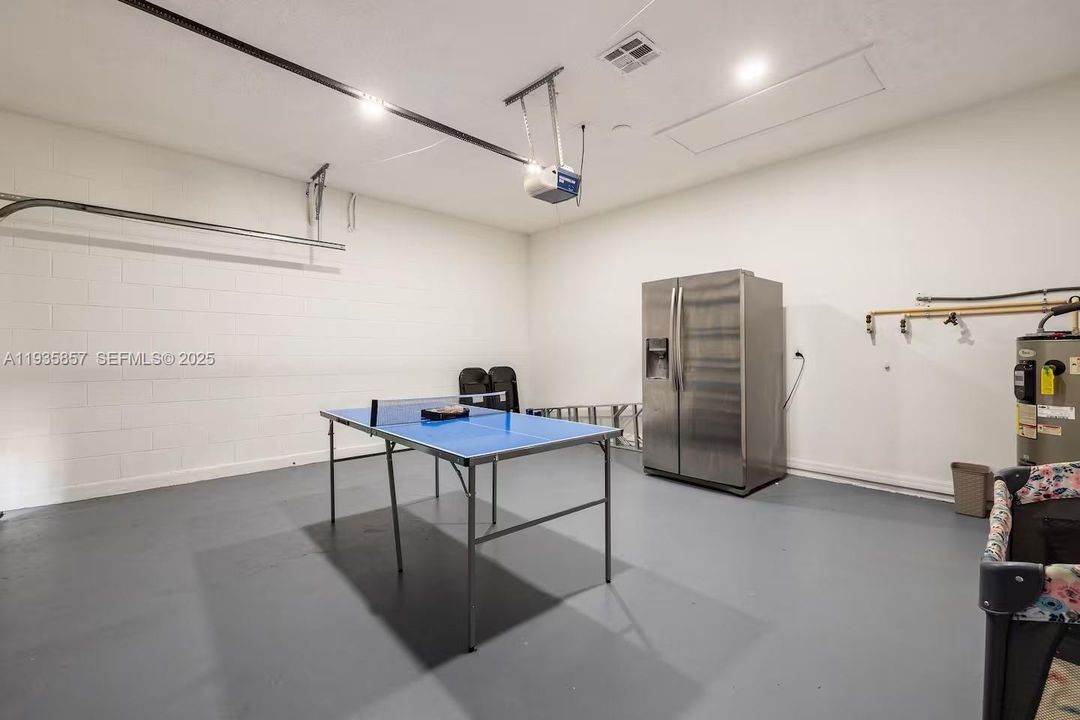 For Rent: $2,800 (5 beds, 2 baths, 0 Square Feet)