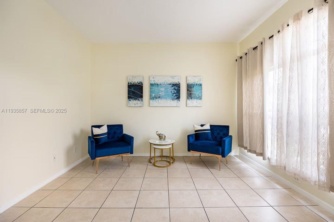 For Rent: $2,800 (5 beds, 2 baths, 0 Square Feet)