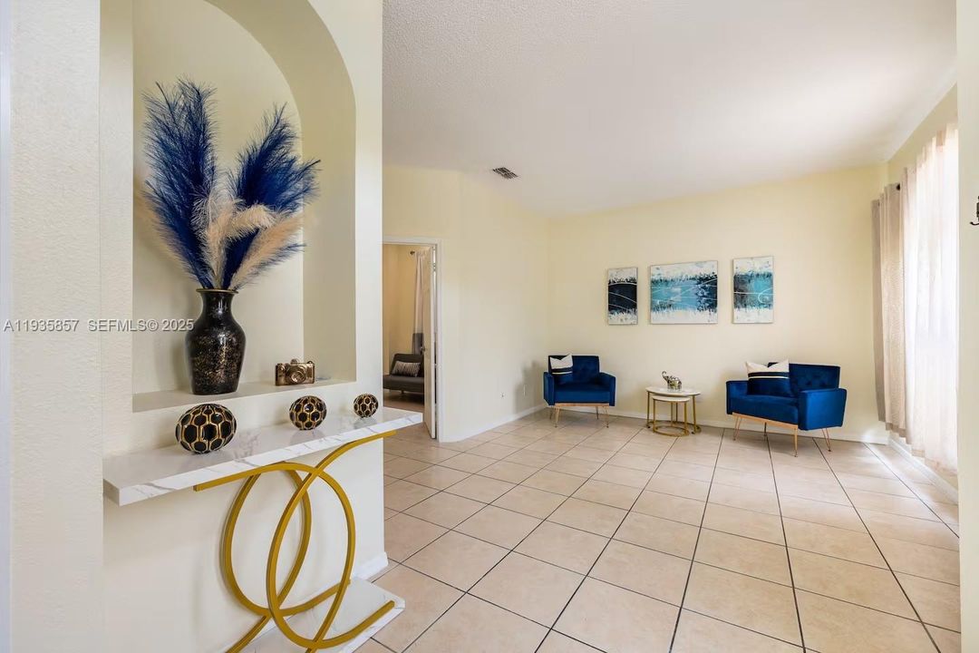 For Rent: $2,800 (5 beds, 2 baths, 0 Square Feet)