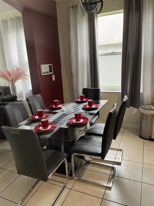 For Rent: $2,800 (5 beds, 2 baths, 0 Square Feet)