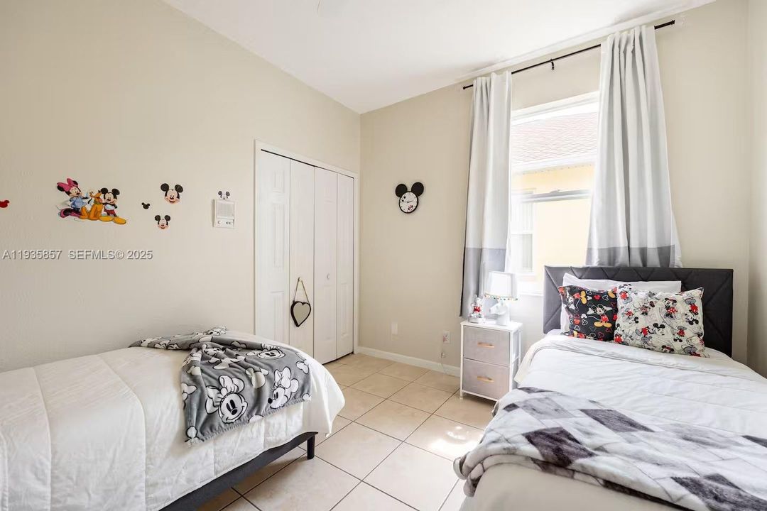 For Rent: $2,800 (5 beds, 2 baths, 0 Square Feet)