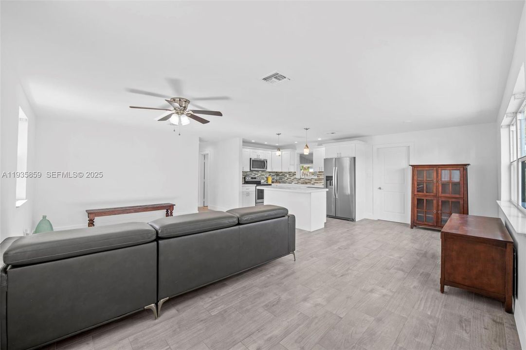 En Venta: $415,000 (2 camas, 1 baños, 960 Pies cuadrados)