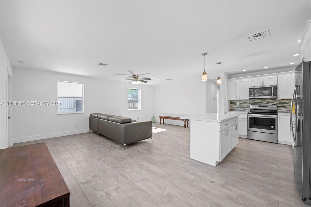 En Venta: $415,000 (2 camas, 1 baños, 960 Pies cuadrados)