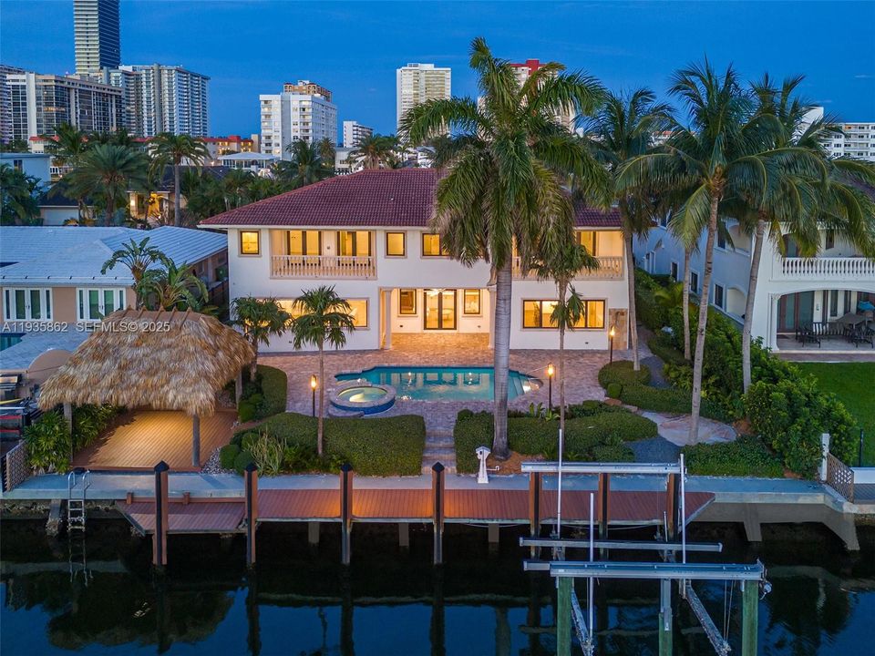 En Renta: $25,000 (7 camas, 7 baños, 6006 Pies cuadrados)