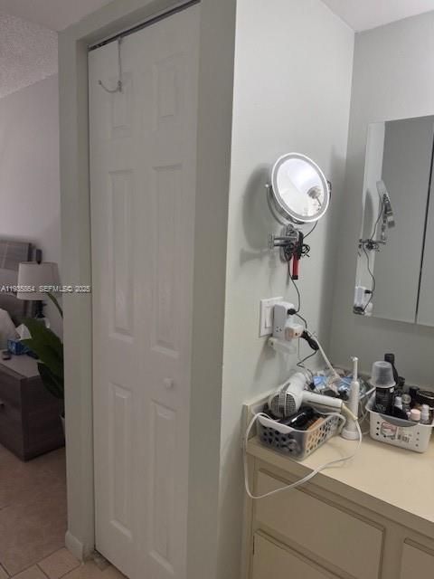 For Sale: $385,000 (2 beds, 2 baths, 1060 Square Feet)