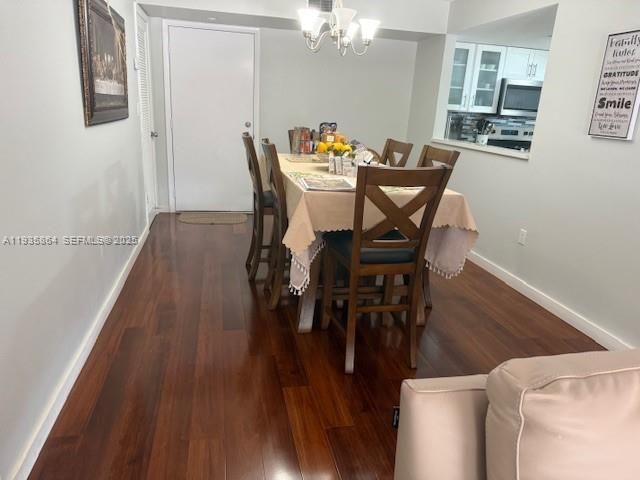 For Sale: $385,000 (2 beds, 2 baths, 1060 Square Feet)