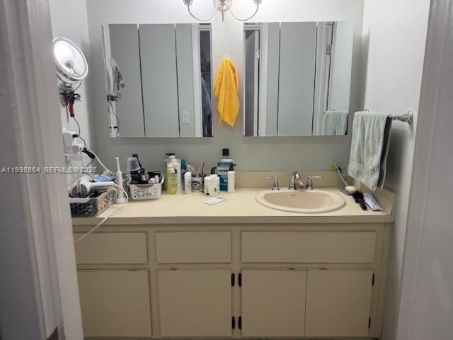 For Sale: $385,000 (2 beds, 2 baths, 1060 Square Feet)