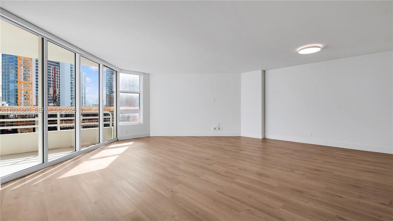 В аренду: $4,154 (1 спален, 1 ванн, 1036 Квадратных фут)