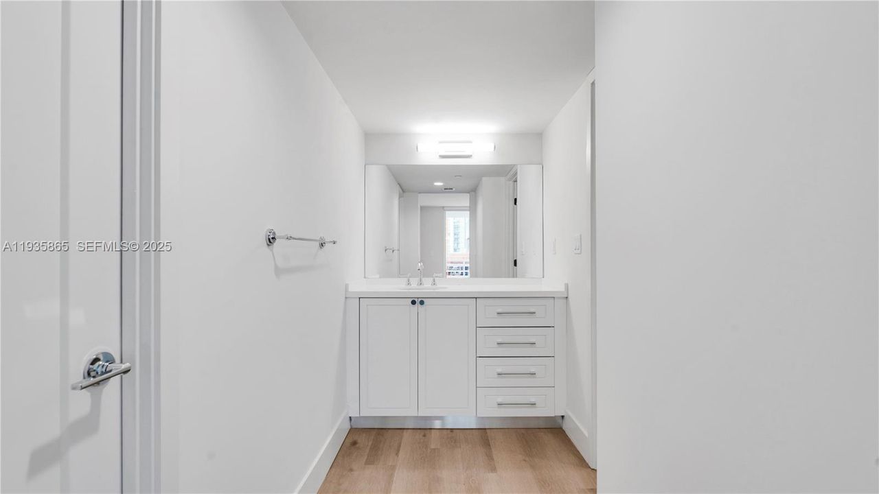 В аренду: $4,154 (1 спален, 1 ванн, 1036 Квадратных фут)