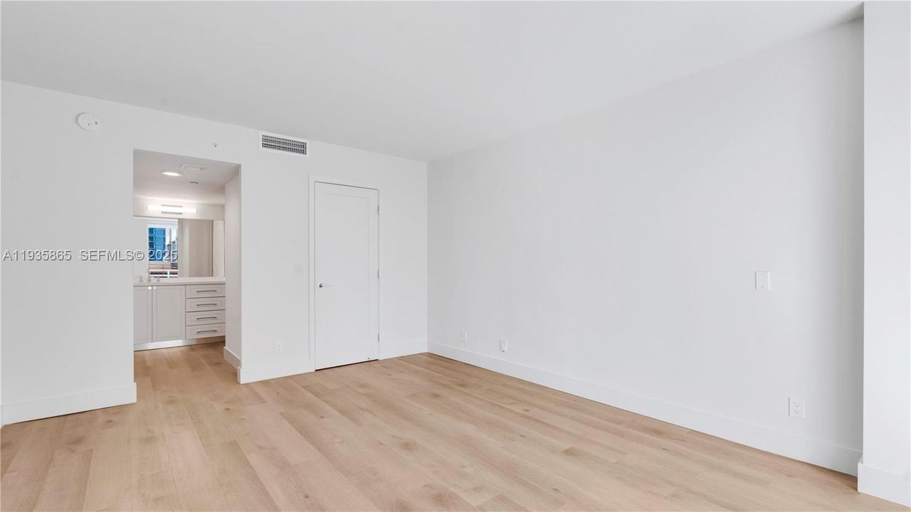 В аренду: $4,154 (1 спален, 1 ванн, 1036 Квадратных фут)