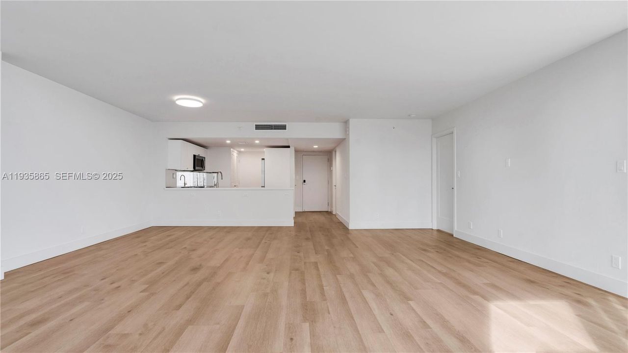 В аренду: $4,154 (1 спален, 1 ванн, 1036 Квадратных фут)