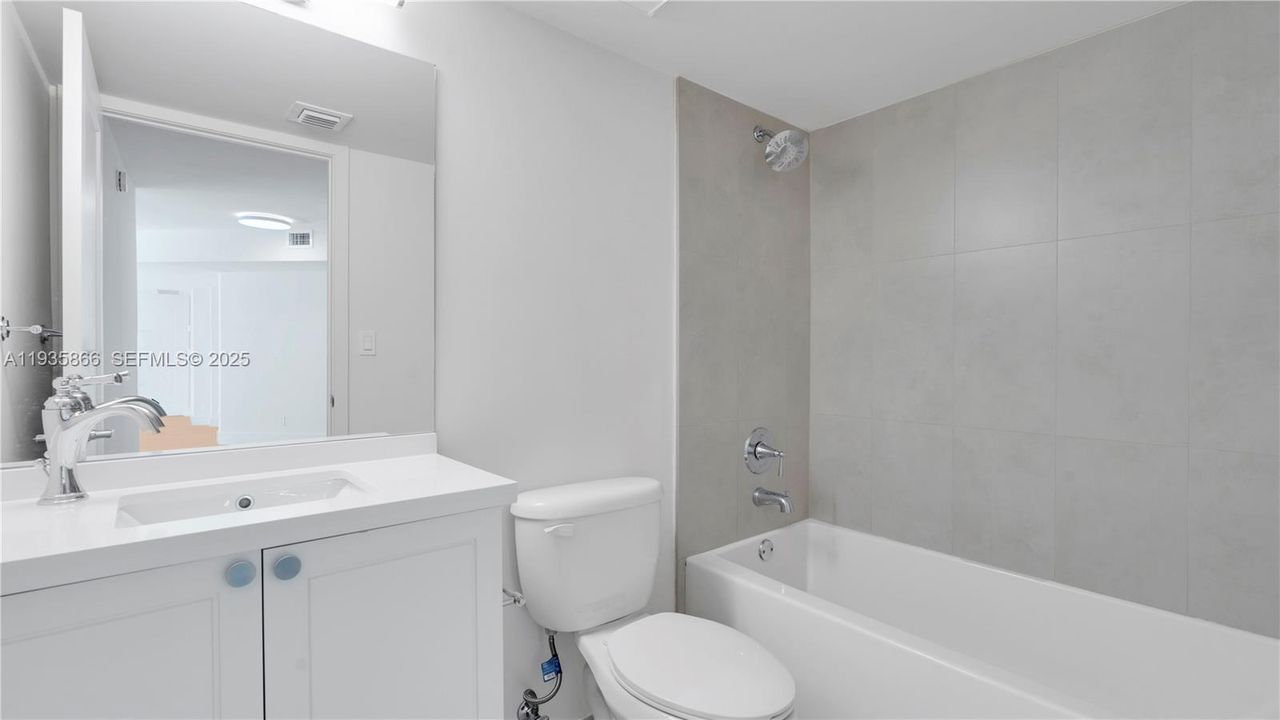 В аренду: $4,267 (2 спален, 2 ванн, 1291 Квадратных фут)