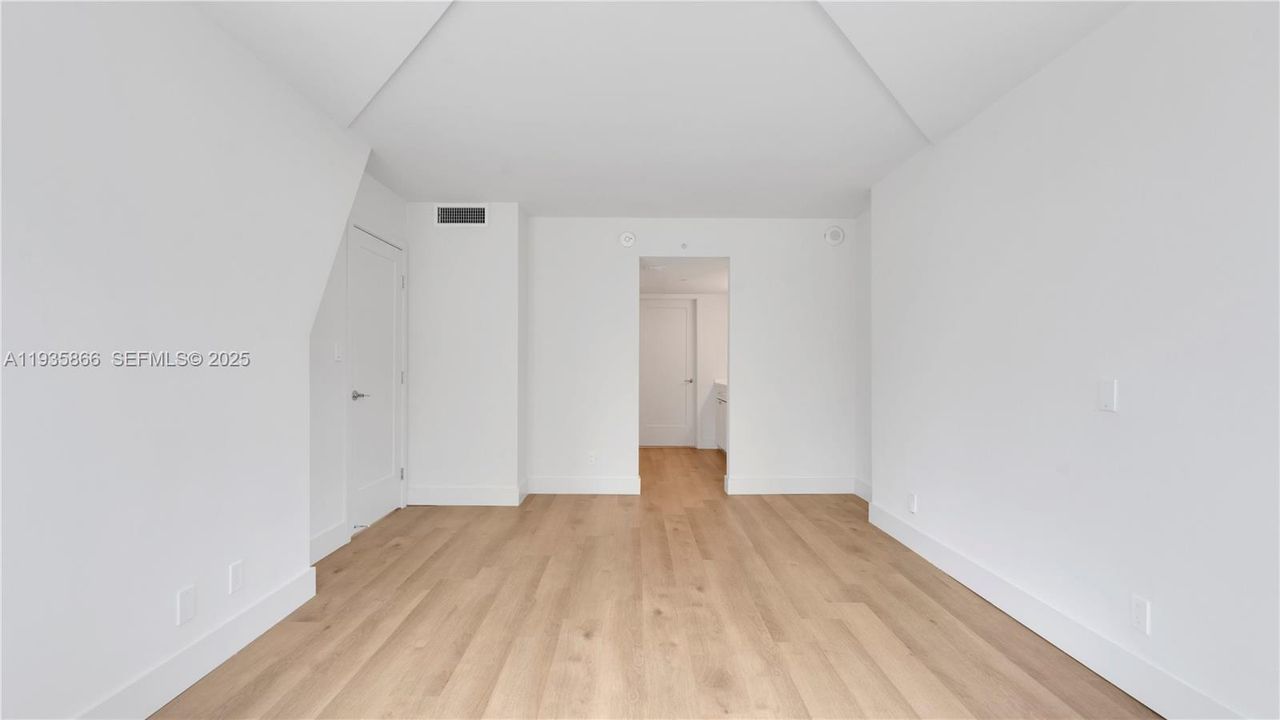 В аренду: $4,267 (2 спален, 2 ванн, 1291 Квадратных фут)