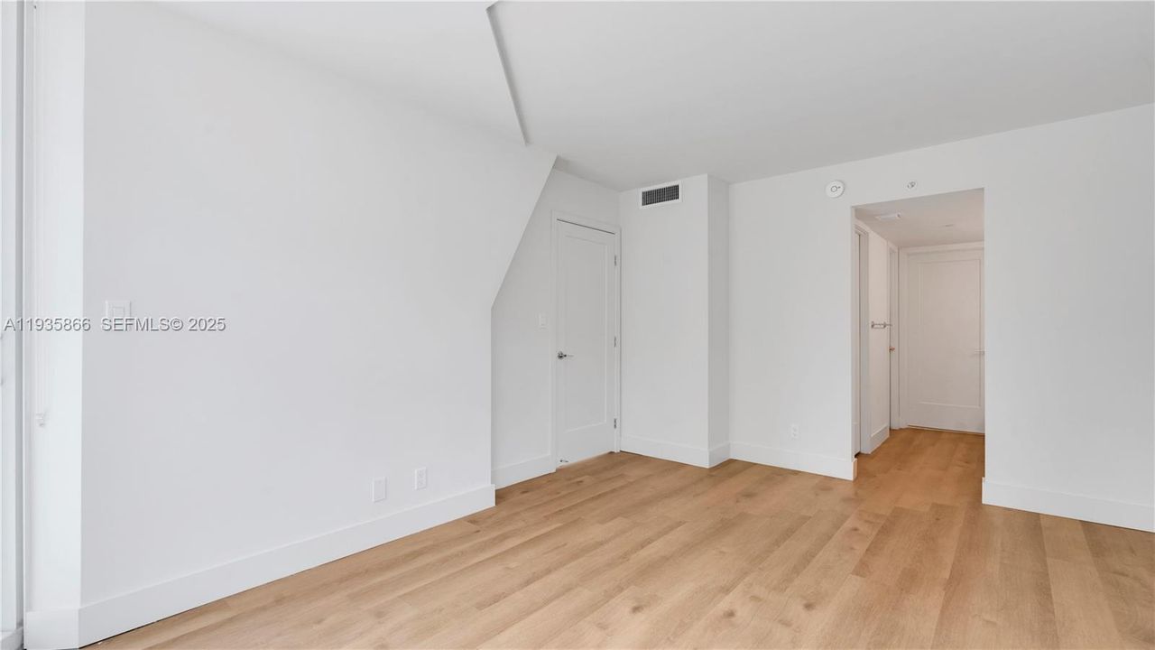 В аренду: $4,267 (2 спален, 2 ванн, 1291 Квадратных фут)