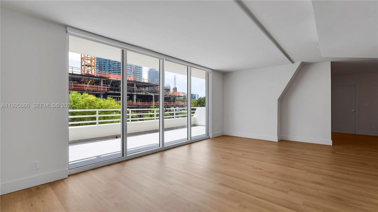 В аренду: $4,267 (2 спален, 2 ванн, 1291 Квадратных фут)